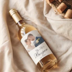 Nalepke za poročno vino s sliko mladoporočenca